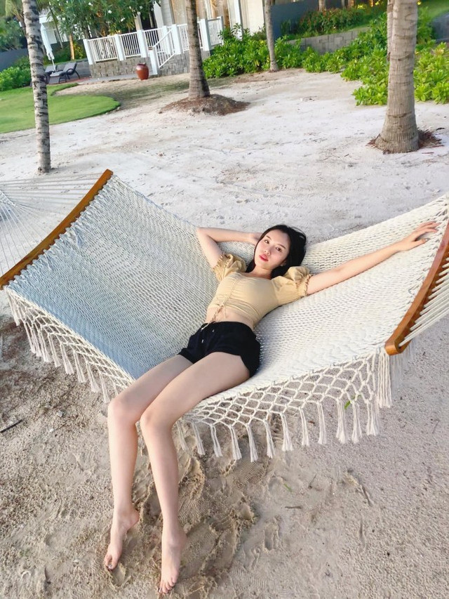 Gu thời trang gợi cảm của MC chân dài 1,1m - Hình 7 Gu thoi trang goi cam cua MC chan dai 1,1m-Hinh-7