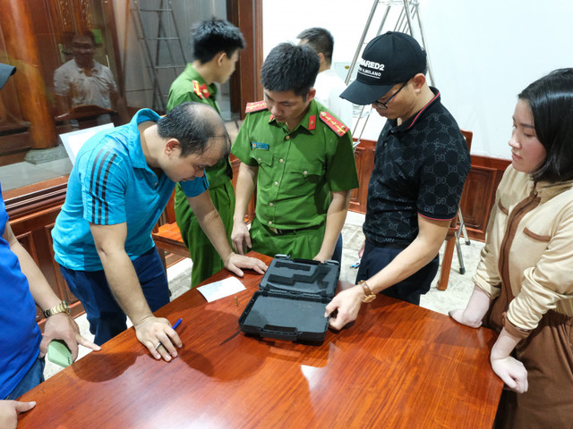 Hai đại gia ở Hà Tĩnh cầm súng dọa bắn nhau là ai? - Hình 5 Hai dai gia o Ha Tinh cam sung doa ban nhau la ai?-Hinh-5