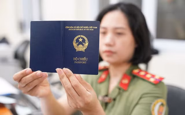 Bo Cong an in “noi sinh” vao muc bi chu Ho chieu pho thong