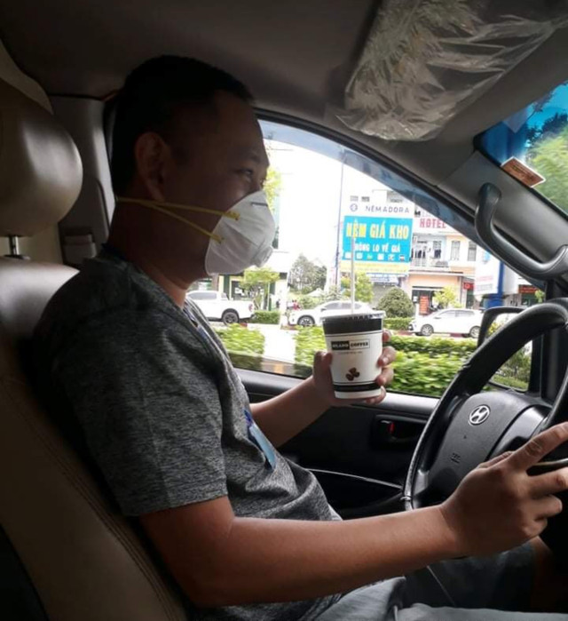 Chuyện về lái xe cứu thương 3 lần lao vào tâm dịch COVID-19 Chuyen ve lai xe cuu thuong 3 lan lao vao tam dich COVID-19