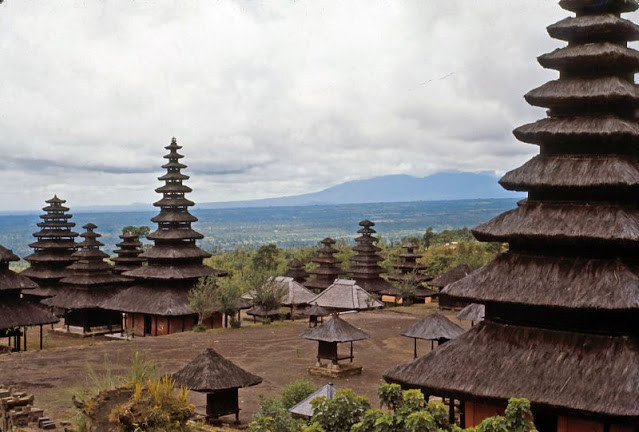 Ảnh lột tả chân thực cuộc sống người dân Indonesia những năm 1970 - Hình 4 Anh lot ta chan thuc cuoc song nguoi dan Indonesia nhung nam 1970-Hinh-4