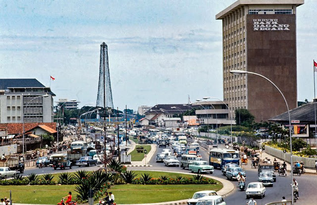 Ảnh lột tả chân thực cuộc sống người dân Indonesia những năm 1970 - Hình 10 Anh lot ta chan thuc cuoc song nguoi dan Indonesia nhung nam 1970-Hinh-10