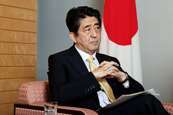 Những bê bối của ông Shinzo Abe khi đương chức Thủ tướng Nhật - Hình 9 Nhung be boi cua ong Shinzo Abe khi duong chuc Thu tuong Nhat-Hinh-9