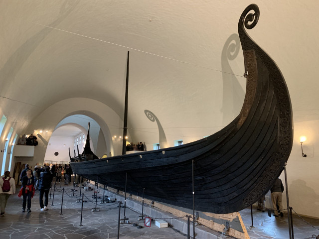 Biết gì về con tàu người Viking dùng mai táng nhà vua? Biet gi ve con tau nguoi Viking dung mai tang nha vua?