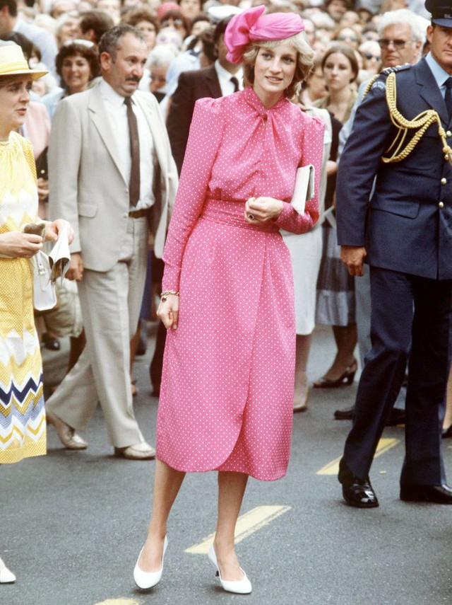 Trang phục Công nương Diana như nào mà vẫn là xu hướng thời trang thế giới? - Hình 2 Trang phuc Cong nuong Diana nhu nao ma van la xu huong thoi trang the gioi?-Hinh-2