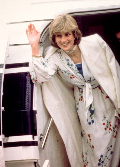 Trang phục Công nương Diana như nào mà vẫn là xu hướng thời trang thế giới? - Hình 8 Trang phuc Cong nuong Diana nhu nao ma van la xu huong thoi trang the gioi?-Hinh-8