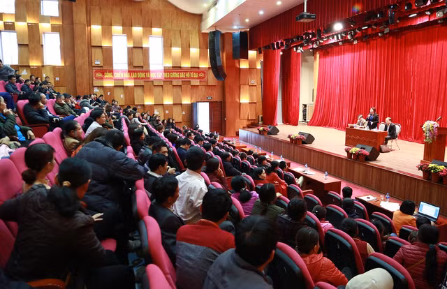 500 hoc sinh dong loat nghi hoc: Chu tich tinh Quang Ninh ra chi dao-Hinh-2