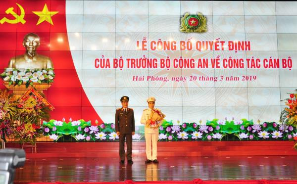 Tan Giam doc Cong an thanh pho Hai Phong hua gi ngay nham chuc?
