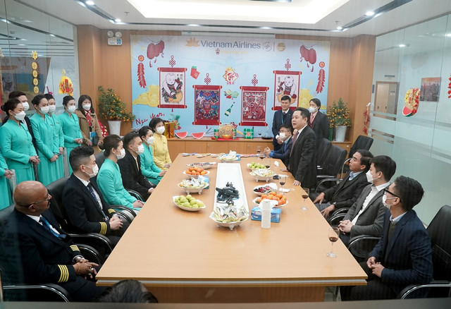 Phó Chủ tịch CMSC Nguyễn Ngọc Cảnh thăm, chúc Tết các đơn vị tại Cảng HKQT Nội Bài Pho Chu tich CMSC Nguyen Ngoc Canh tham, chuc Tet cac don vi tai Cang HKQT Noi Bai