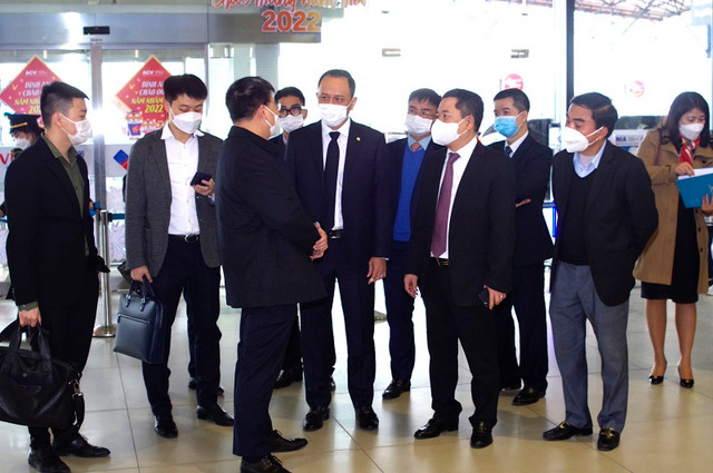 Phó Chủ tịch CMSC Nguyễn Ngọc Cảnh thăm, chúc Tết các đơn vị tại Cảng HKQT Nội Bài - Hình 7 Pho Chu tich CMSC Nguyen Ngoc Canh tham, chuc Tet cac don vi tai Cang HKQT Noi Bai-Hinh-7
