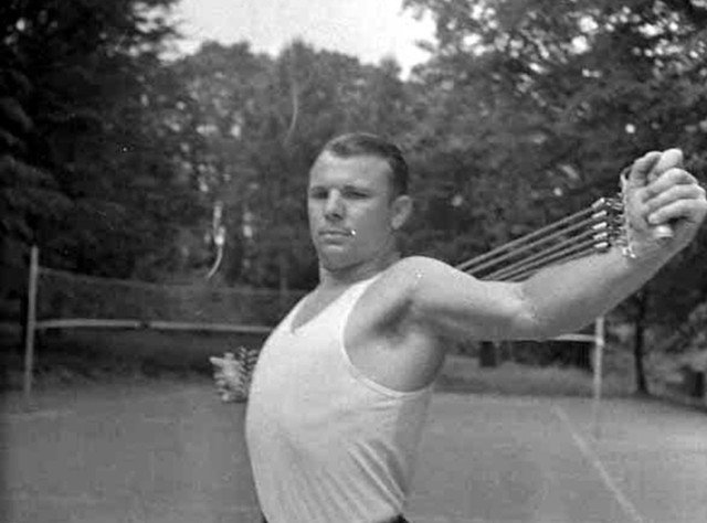 Ảnh đời thường của nhà du hành đầu tiên bay vào vũ trụ - Hình 10 Anh doi thuong cua nha du hanh dau tien bay vao vu tru-Hinh-10