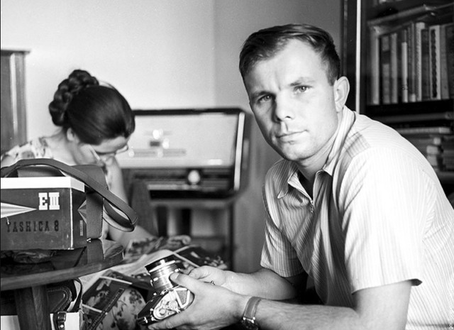 Ảnh đời thường của nhà du hành đầu tiên bay vào vũ trụ - Hình 4 Anh doi thuong cua nha du hanh dau tien bay vao vu tru-Hinh-4