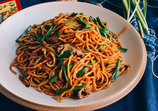 Độc lạ món mì trường thọ được ăn đầu năm mới ở Trung Quốc - Hình 9 Doc la mon mi truong tho duoc an dau nam moi o Trung Quoc-Hinh-9