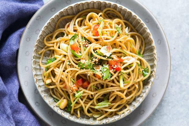 Độc lạ món mì trường thọ được ăn đầu năm mới ở Trung Quốc - Hình 10 Doc la mon mi truong tho duoc an dau nam moi o Trung Quoc-Hinh-10