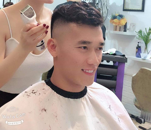 Quang Hải và dàn cầu thủ Việt khoe tóc mới đón Tết - Hình 6 Quang Hai va dan cau thu Viet khoe toc moi don Tet-Hinh-6