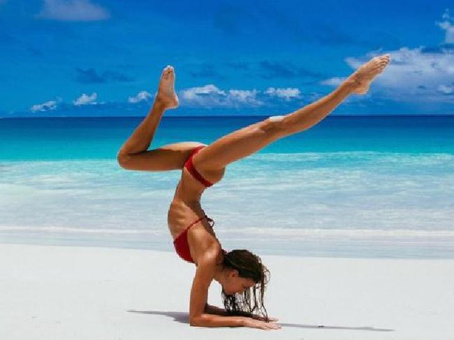 Nữ huấn luyện viên yoga nổi tiếng với thân hình siêu chuẩn nóng bỏng - Hình 5 Nu huan luyen vien yoga noi tieng voi than hinh sieu chuan nong bong-Hinh-5