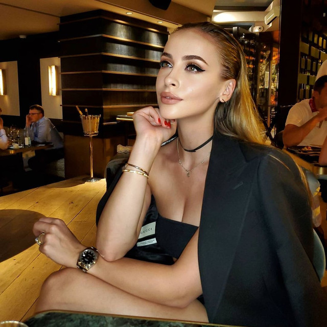 Mê mẩn gu thời trang gợi cảm, sang chảnh của ái nữ tỷ phú Nga Me man gu thoi trang goi cam, sang chanh cua ai nu ty phu Nga
