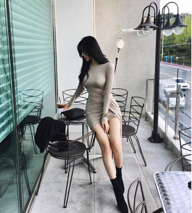 Thời trang khoe vòng 1 nóng bỏng của 'đại hot girl Hàn Quốc' - Hình 5 Thoi trang khoe vong 1 nong bong cua 'dai hot girl Han Quoc'-Hinh-5