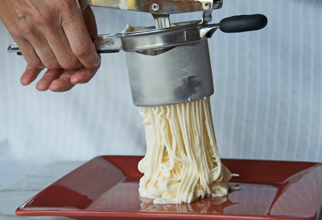 Món kem nổi tiếng của Đức nhìn tưởng mỳ Spaghettieis - Hình 2 Mon kem noi tieng cua Duc nhin tuong my Spaghettieis-Hinh-2