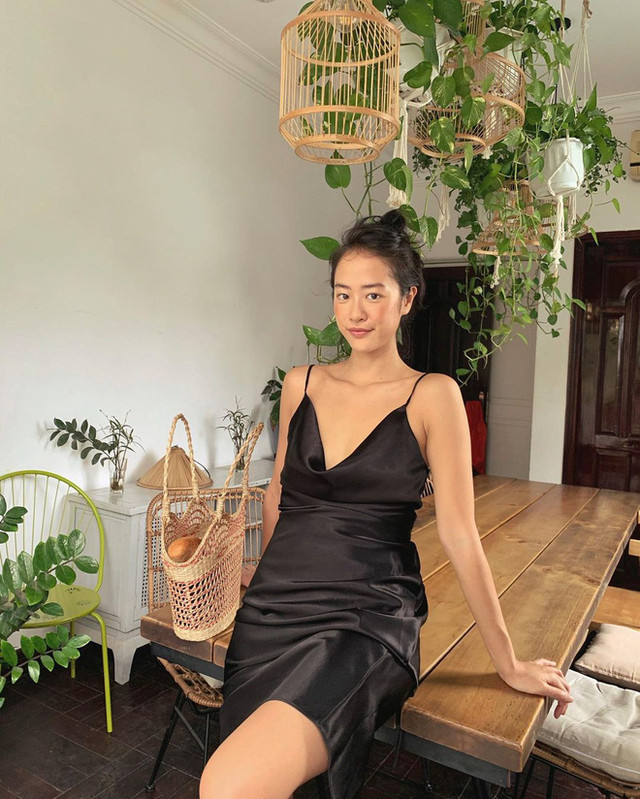 Mỹ nhân gốc Việt đóng MV Trốn tìm của Đen Vâu mặc thả rông vòng 1 gợi cảm - Hình 8 My nhan goc Viet dong MV Tron tim cua Den Vau mac tha rong vong 1 goi cam-Hinh-8