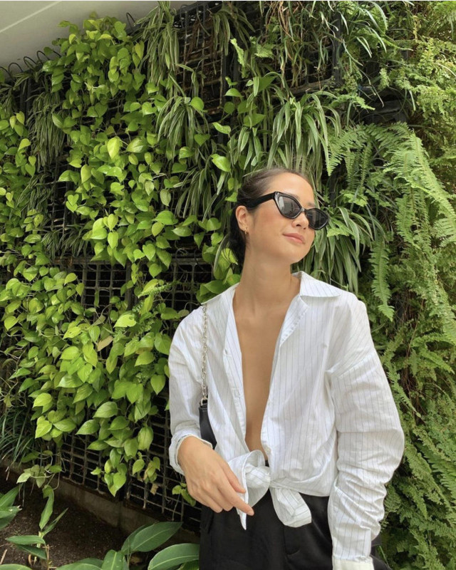 Mỹ nhân gốc Việt đóng MV Trốn tìm của Đen Vâu mặc thả rông vòng 1 gợi cảm - Hình 10 My nhan goc Viet dong MV Tron tim cua Den Vau mac tha rong vong 1 goi cam-Hinh-10