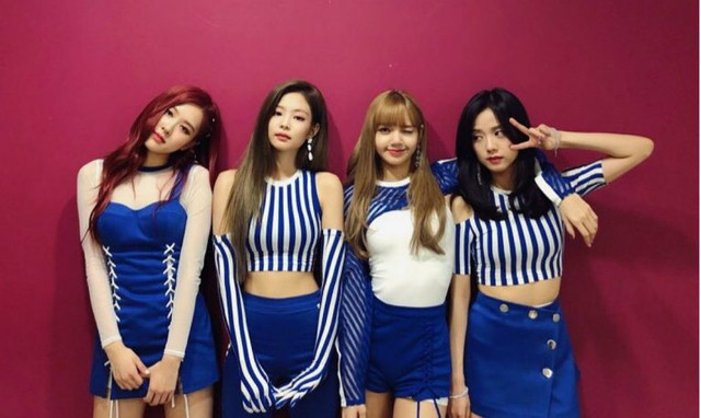 Thời trang biểu diễn gợi cảm quyến rũ của nhóm Black Pink Thoi trang bieu dien goi cam quyen ru cua nhom Black Pink