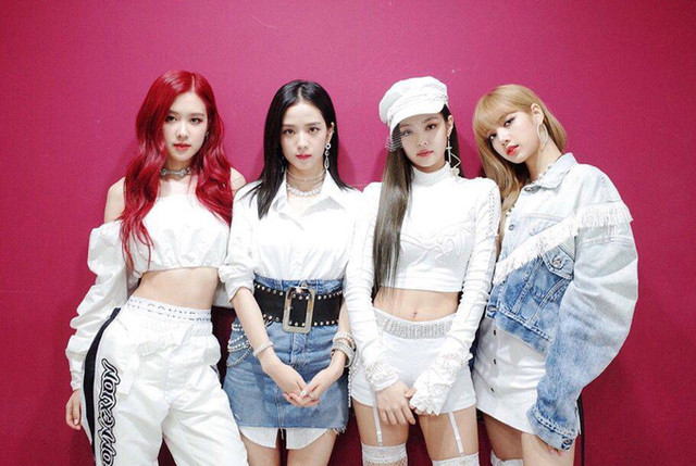 Thời trang biểu diễn gợi cảm quyến rũ của nhóm Black Pink - Hình 4 Thoi trang bieu dien goi cam quyen ru cua nhom Black Pink-Hinh-4