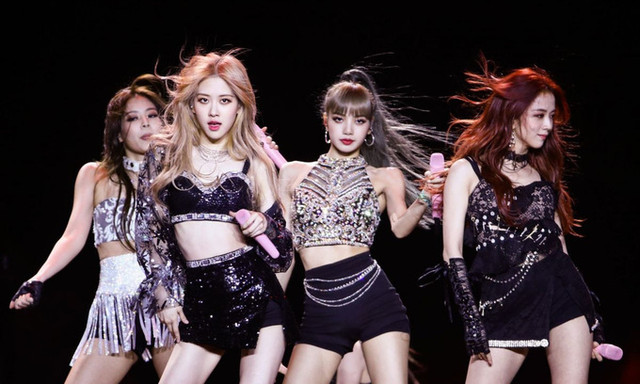 Thời trang biểu diễn gợi cảm quyến rũ của nhóm Black Pink - Hình 7 Thoi trang bieu dien goi cam quyen ru cua nhom Black Pink-Hinh-7