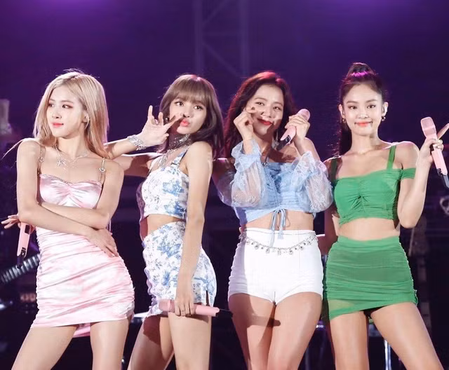 Thoi trang bieu dien goi cam quyen ru cua nhom Black Pink-Hinh-11