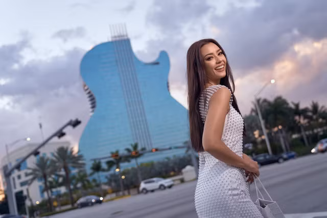 Hoa hau Thai Lan khoe dang sexy o Hoa hau Hoan vu The gioi