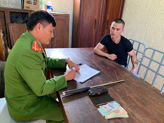 Hẹn nhân tình của vợ ra chỗ vắng cướp thẻ ATM đi  Hen nhan tinh cua vo ra cho vang cuop the ATM di