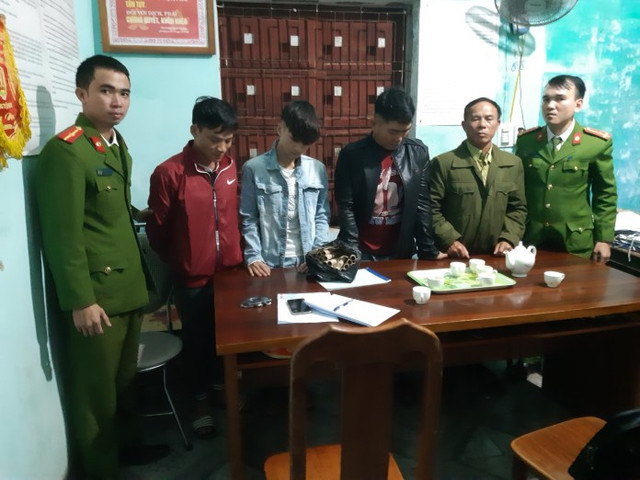 Hàng chục người bị bắt vì đốt pháo trong đêm giao thừa - Hình 2 Hang chuc nguoi bi bat vi dot phao trong dem giao thua-Hinh-2