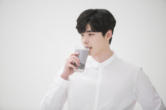 'Chết ngất' với vẻ lịch lãm, trẻ trung của những mỹ nam Hàn khi diện sơ mi trắng - Hình 10 'Chet ngat' voi ve lich lam, tre trung cua nhung my nam Han khi dien so mi trang-Hinh-10