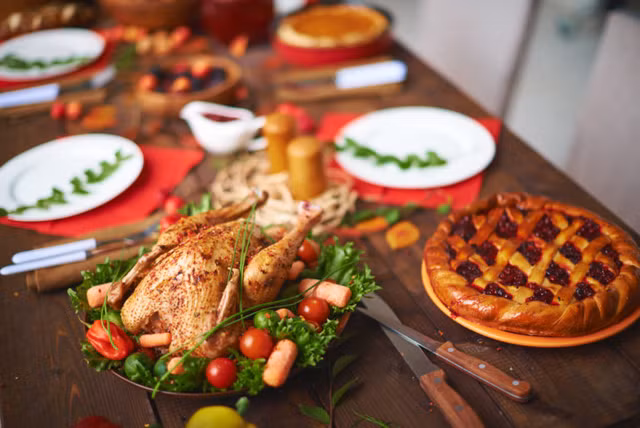 Doan Van Hau co co hoi thu nhieu mon an truyen thong giang sinh o Ha Lan