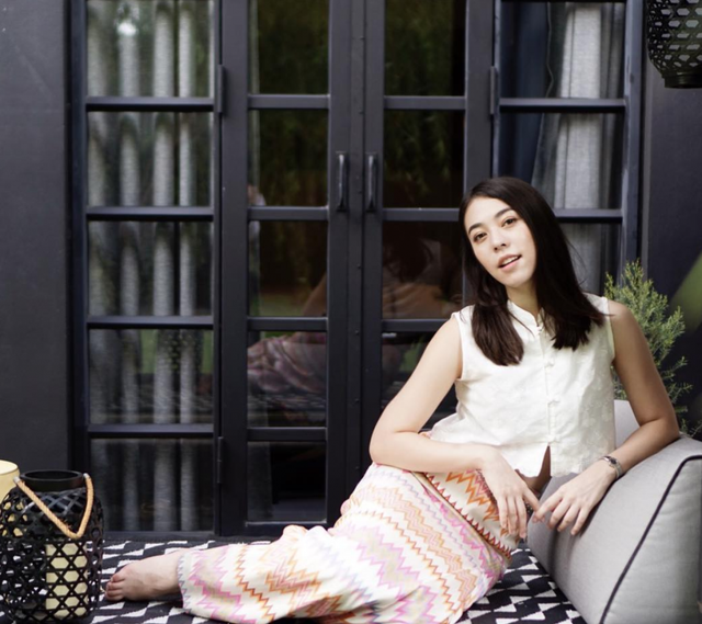 Tiểu thư nhà tỷ phú sinh ra trong nhung lụa ăn mặc cực sang chảnh Tieu thu nha ty phu sinh ra trong nhung lua an mac cuc sang chanh