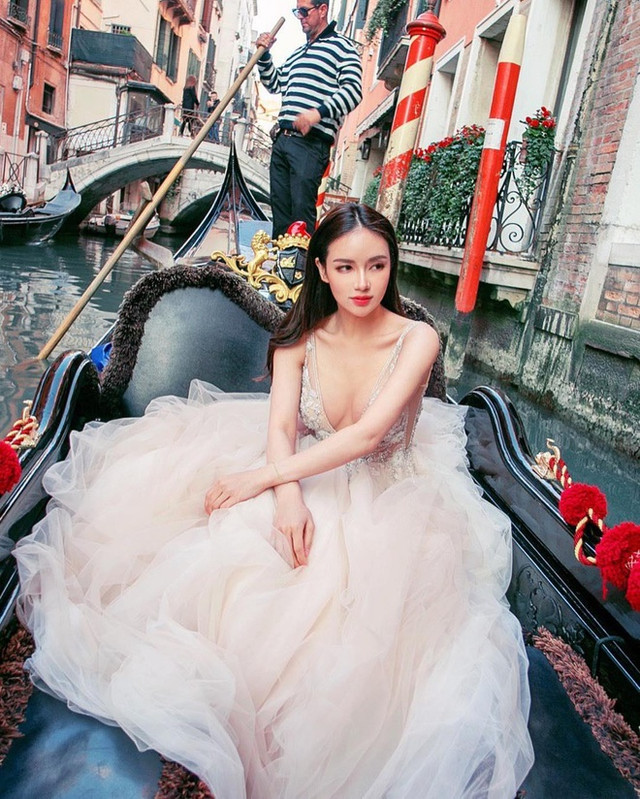 Mê mẩn thời trang sang chảnh của ái nữ tỷ phú Singapore xinh như hoa hậu Me man thoi trang sang chanh cua ai nu ty phu Singapore xinh nhu hoa hau