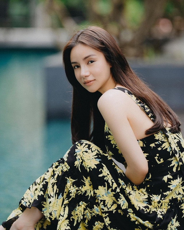 Mê mẩn thời trang sang chảnh của ái nữ tỷ phú Singapore xinh như hoa hậu - Hình 10 Me man thoi trang sang chanh cua ai nu ty phu Singapore xinh nhu hoa hau-Hinh-10