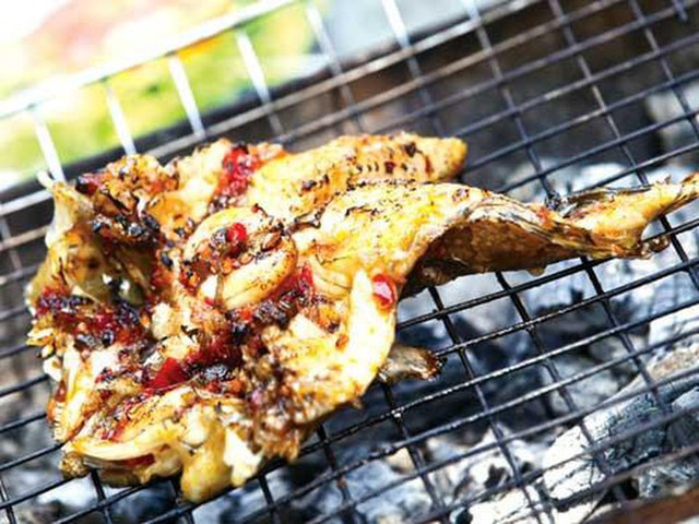 Những loại cá nhìn xấu xí nhưng lại trở thành món ăn ngon tuyệt - Hình 11 Nhung loai ca nhin xau xi nhung lai tro thanh mon an ngon tuyet-Hinh-11