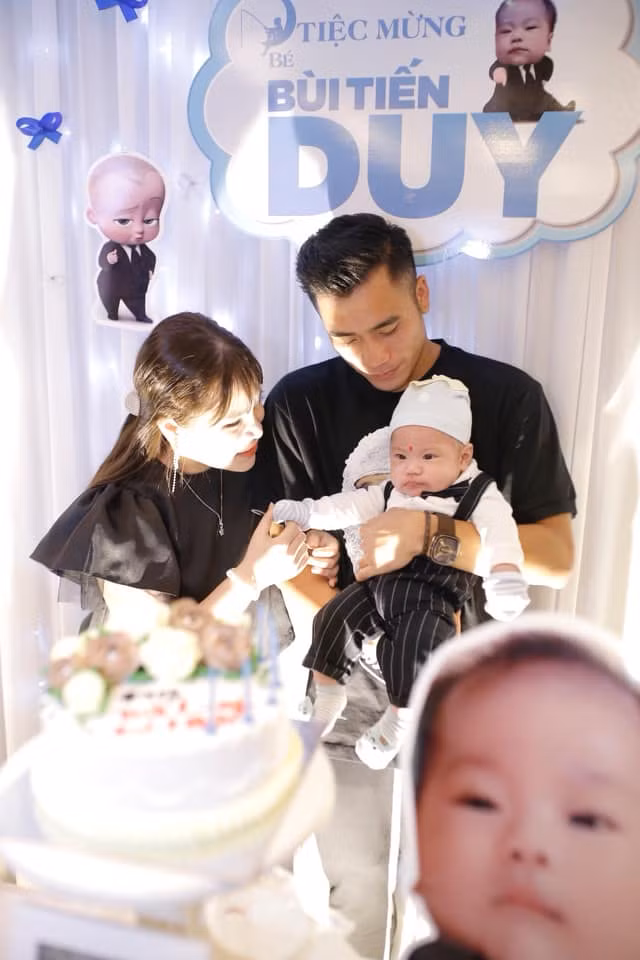 Ngắm các nhóc tì siêu đáng yêu của cầu thủ Việt - Hình 6 Ngam cac nhoc ti sieu dang yeu cua cau thu Viet-Hinh-6