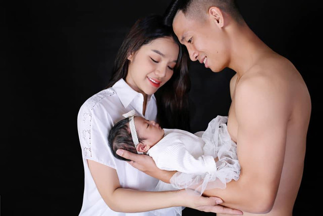 Ngắm các nhóc tì siêu đáng yêu của cầu thủ Việt - Hình 2 Ngam cac nhoc ti sieu dang yeu cua cau thu Viet-Hinh-2