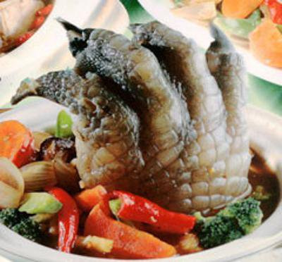 Người yếu tim bỏ chạy mất dép khi thấy món súp chân cá sấu của Singapore - Hình 9 Nguoi yeu tim bo chay mat dep khi thay mon sup chan ca sau cua Singapore-Hinh-9