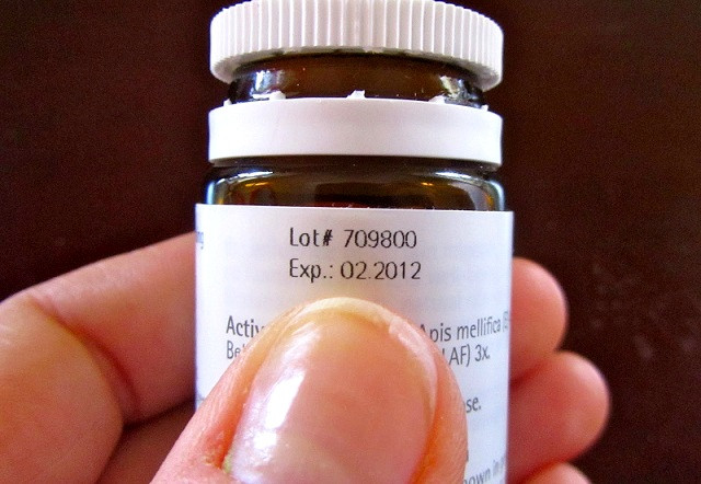 Hệ lụy sức khỏe khi cho trẻ uống thuốc hết hạn thế nào? - Hình 2 He luy suc khoe khi cho tre uong thuoc het han the nao?-Hinh-2