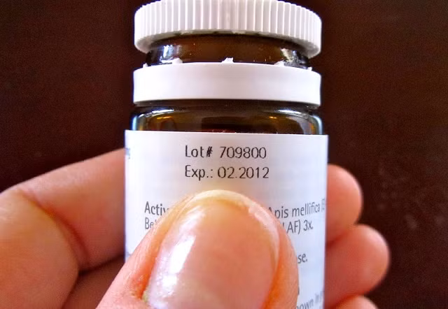 He luy suc khoe khi cho tre uong thuoc het han the nao?-Hinh-2