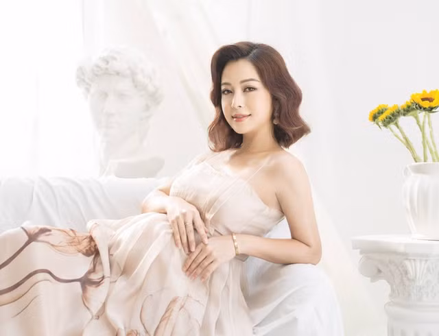 Mang bầu lần 4, Jennifer Phạm vẫn rạng rỡ nhờ bí quyết này Mang bau lan 4, Jennifer Pham van rang ro nho bi quyet nay