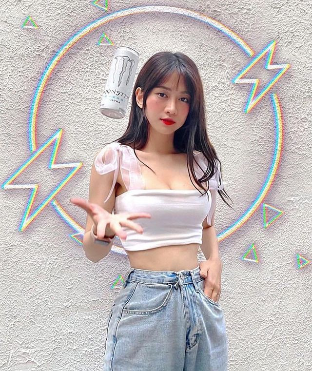 Nhức mắt gu thời trang khoe ngực khủng của hot girl tiktok Lê Bống - Hình 11 Nhuc mat gu thoi trang khoe nguc khung cua hot girl tiktok Le Bong-Hinh-11