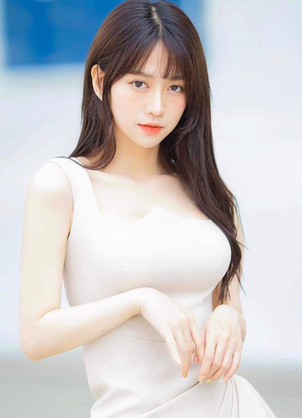 Nhức mắt gu thời trang khoe ngực khủng của hot girl tiktok Lê Bống Nhuc mat gu thoi trang khoe nguc khung cua hot girl tiktok Le Bong