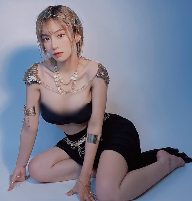 Nhức mắt gu thời trang khoe ngực khủng của hot girl tiktok Lê Bống - Hình 3 Nhuc mat gu thoi trang khoe nguc khung cua hot girl tiktok Le Bong-Hinh-3