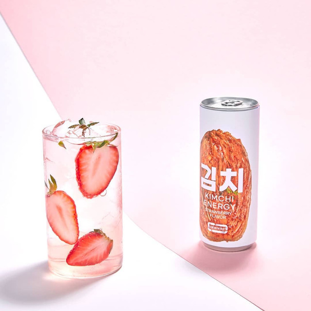 Nước tăng lực vị kim chi lạ lùng được gái Hàn yêu thích - Hình 3 Nuoc tang luc vi kim chi la lung duoc gai Han yeu thich-Hinh-3