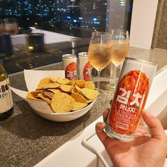 Nước tăng lực vị kim chi lạ lùng được gái Hàn yêu thích - Hình 7 Nuoc tang luc vi kim chi la lung duoc gai Han yeu thich-Hinh-7