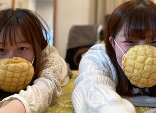 Khẩu trang bánh mì dứa vừa phòng dịch vừa ăn được gây tranh cãi - Hình 3 Khau trang banh mi dua vua phong dich vua an duoc gay tranh cai-Hinh-3